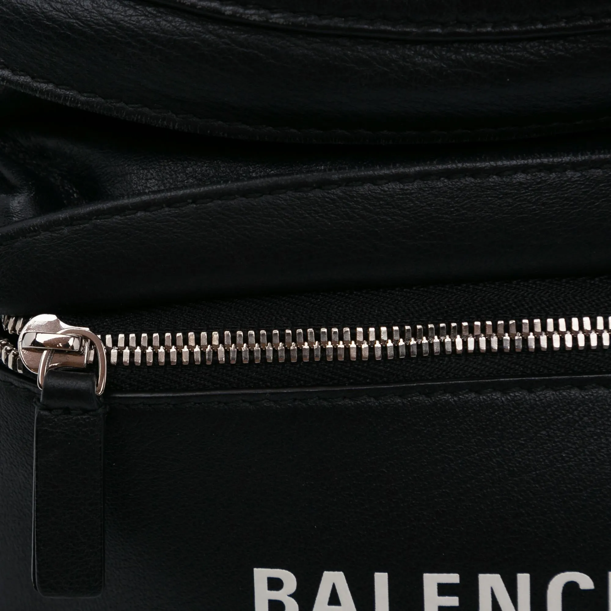 Balenciaga Leather Everyday Belt Bag (SHG-efgZ0M)