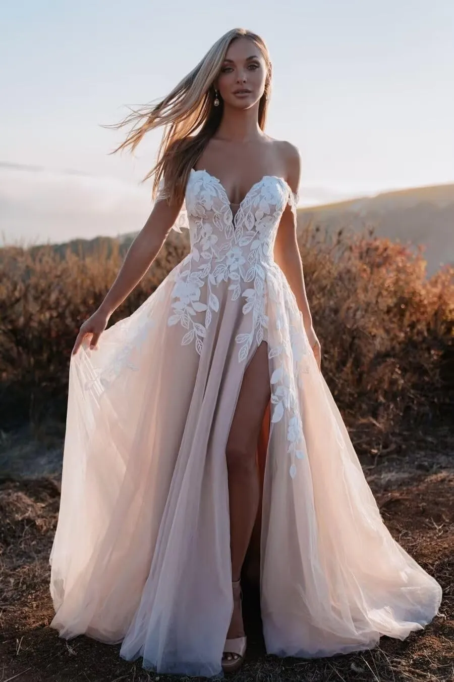 Lace Appliques V Neck Long Boho Bride Dress with Train Beach Mermaid Wedding Dresses for Bride 2025